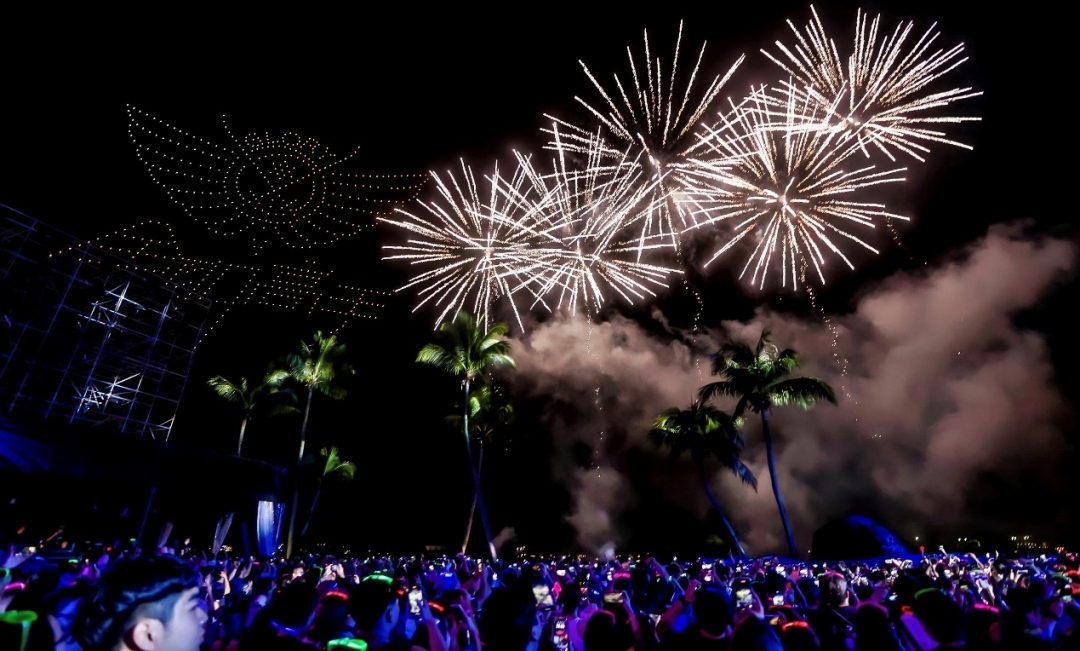 Yuewen Music Festival Lights Up Singapore Sky with Drone and Firework